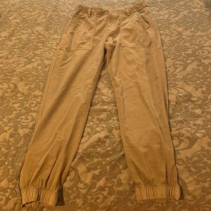 Gap cargo pant size 2. Adorable. Zip at ankle